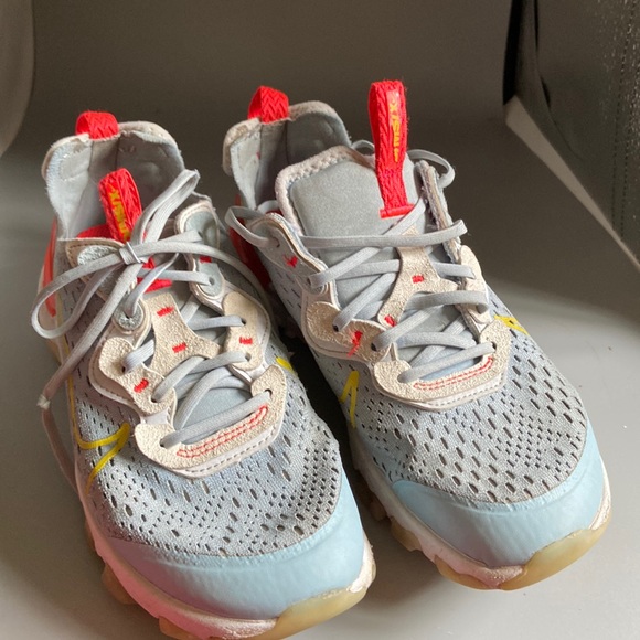 Nike sneakers 4Y ready to run and jump - Picture 1 of 7